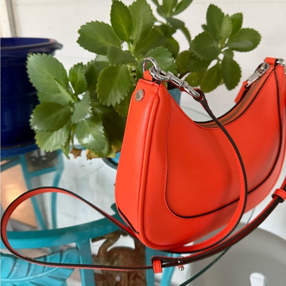 🧡 Marc Jacobs Small Leather Hobo Bag 🧡 - Picture 3 of 9